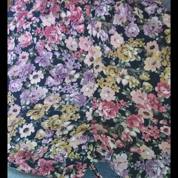 Donated to Maui Fire Victims/ Brandy Melville floral shorts eve remi S Hayden BM - Picture 11 of 11